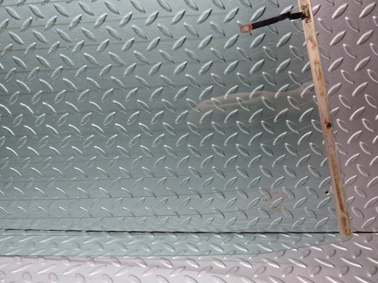 30582 Mercedes-Benz W201 190E 2.0L Rear Heated Windscreen