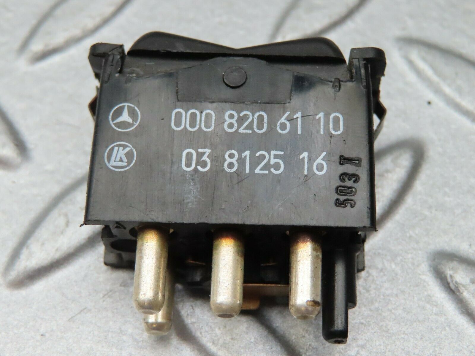 4197 Mercedes-Benz S123 200T Wagon Rear Window Defroster Switch 0008206110