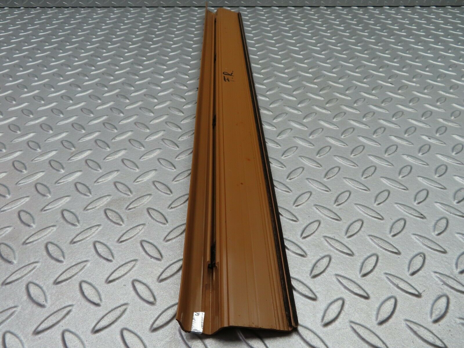 5665 Mercedes-Benz W123 200 Front Right Door Sill