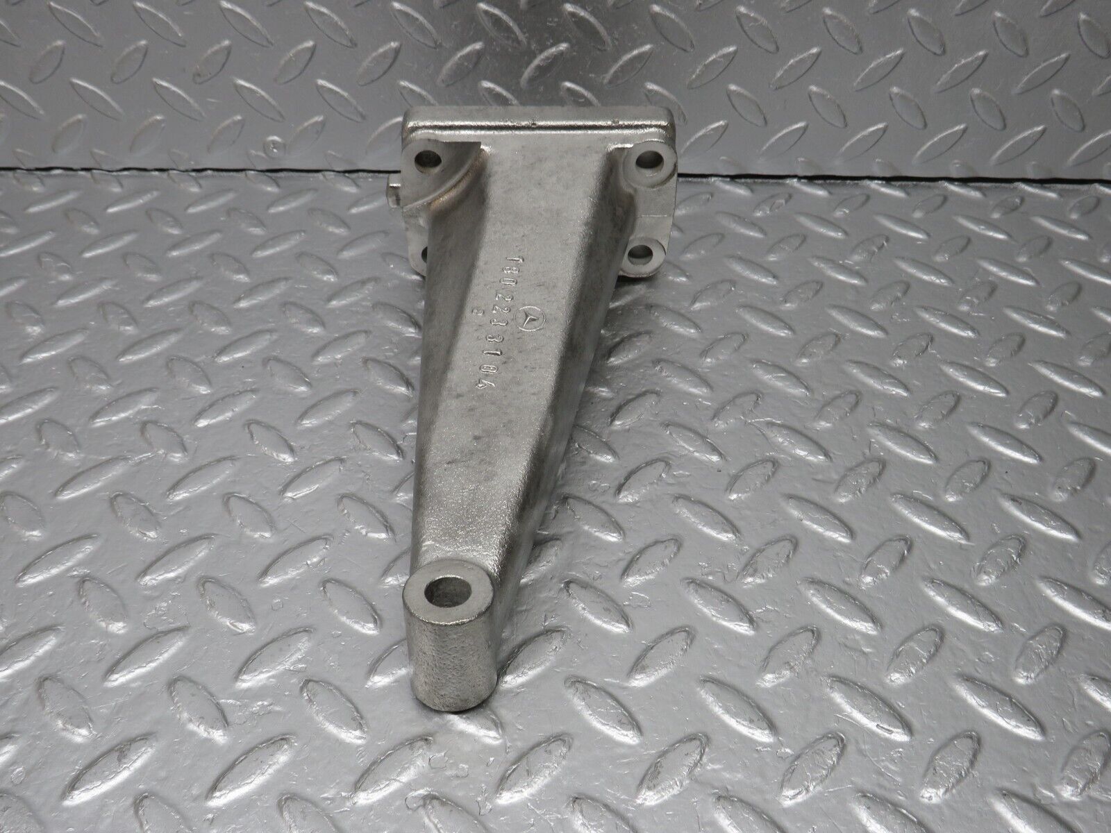 40299 Mercedes-Benz W110 230 Engine Mount Bracket Right Side 1802233104