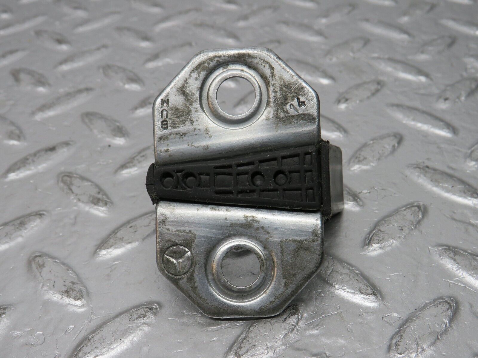 31459 Mercedes-Benz S124 220TE Wagon Door Lock Latch