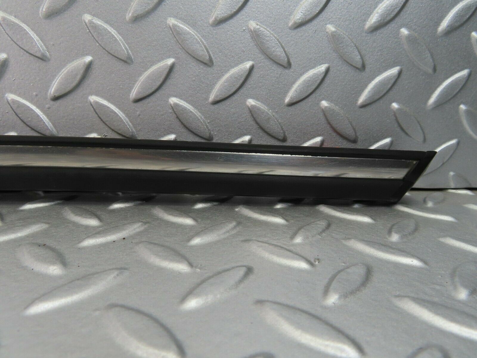 7253 Mercedes-Benz W116 450SE Centre Door Chrome Trim Rear Right