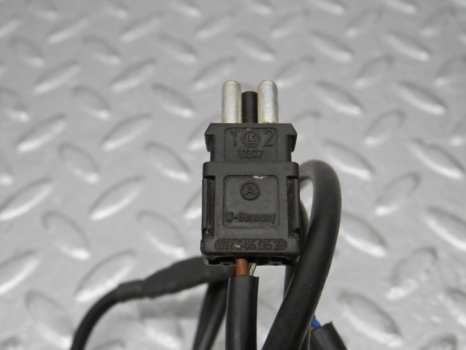 38031 Mercedes-Benz A124 320E Cabriolet Front Wing Indicator Wire