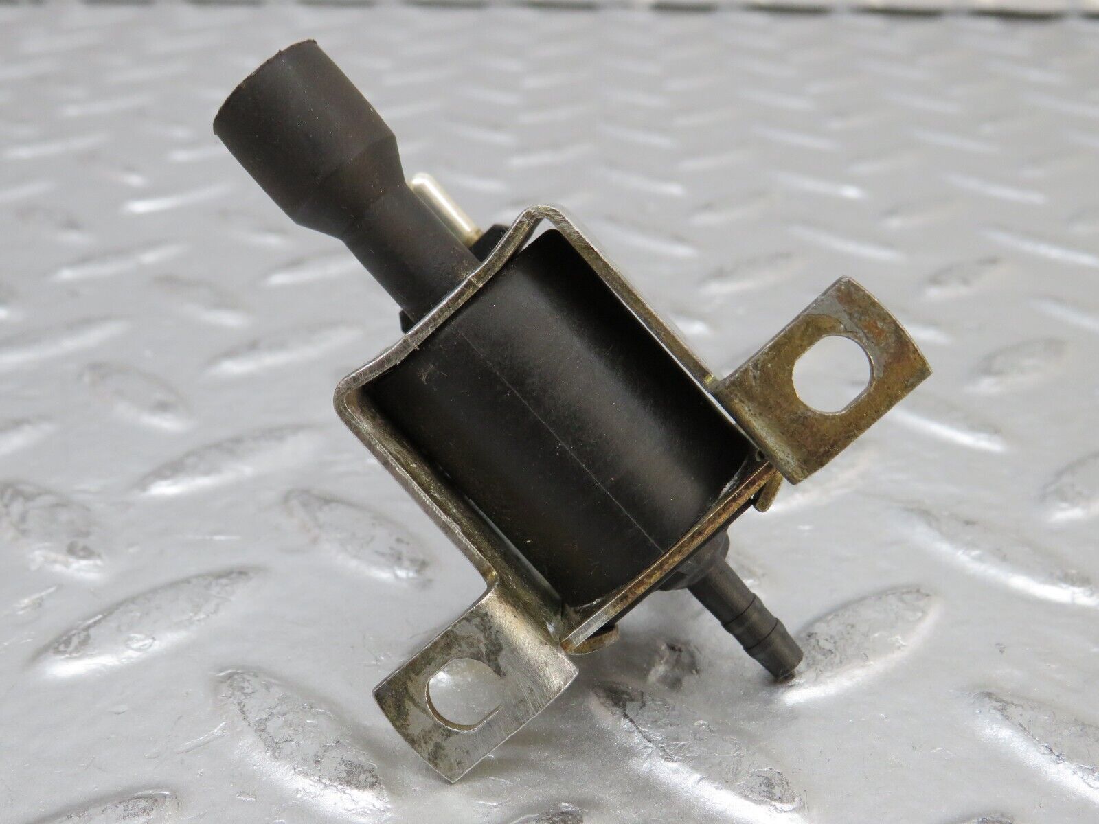 26710 Mercedes-Benz C124 220CE Coupe Vacuum Control Valve Pierburg 0015407097