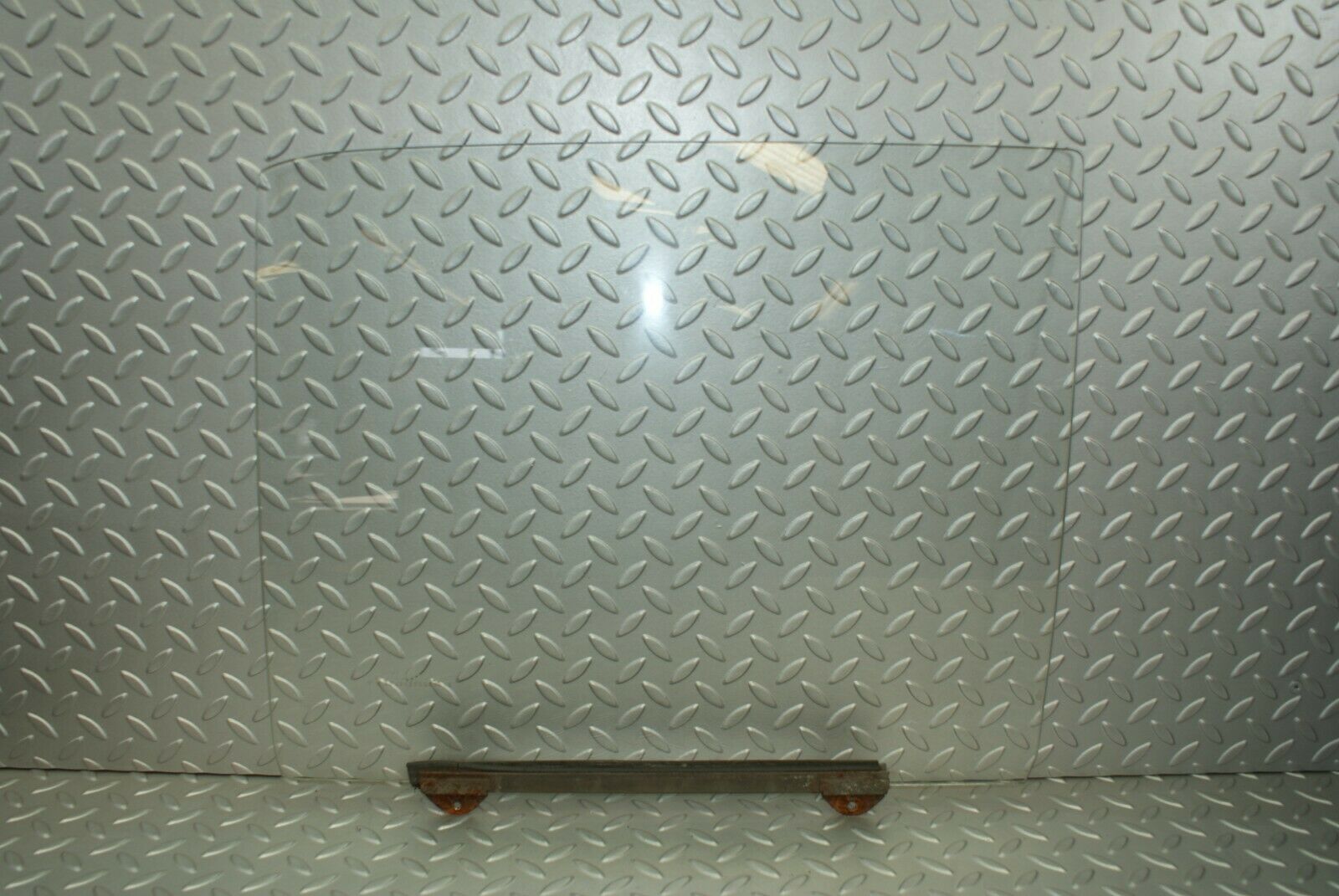 3098 Mercedes-Benz W115 220D Rear Right Door Window Glass