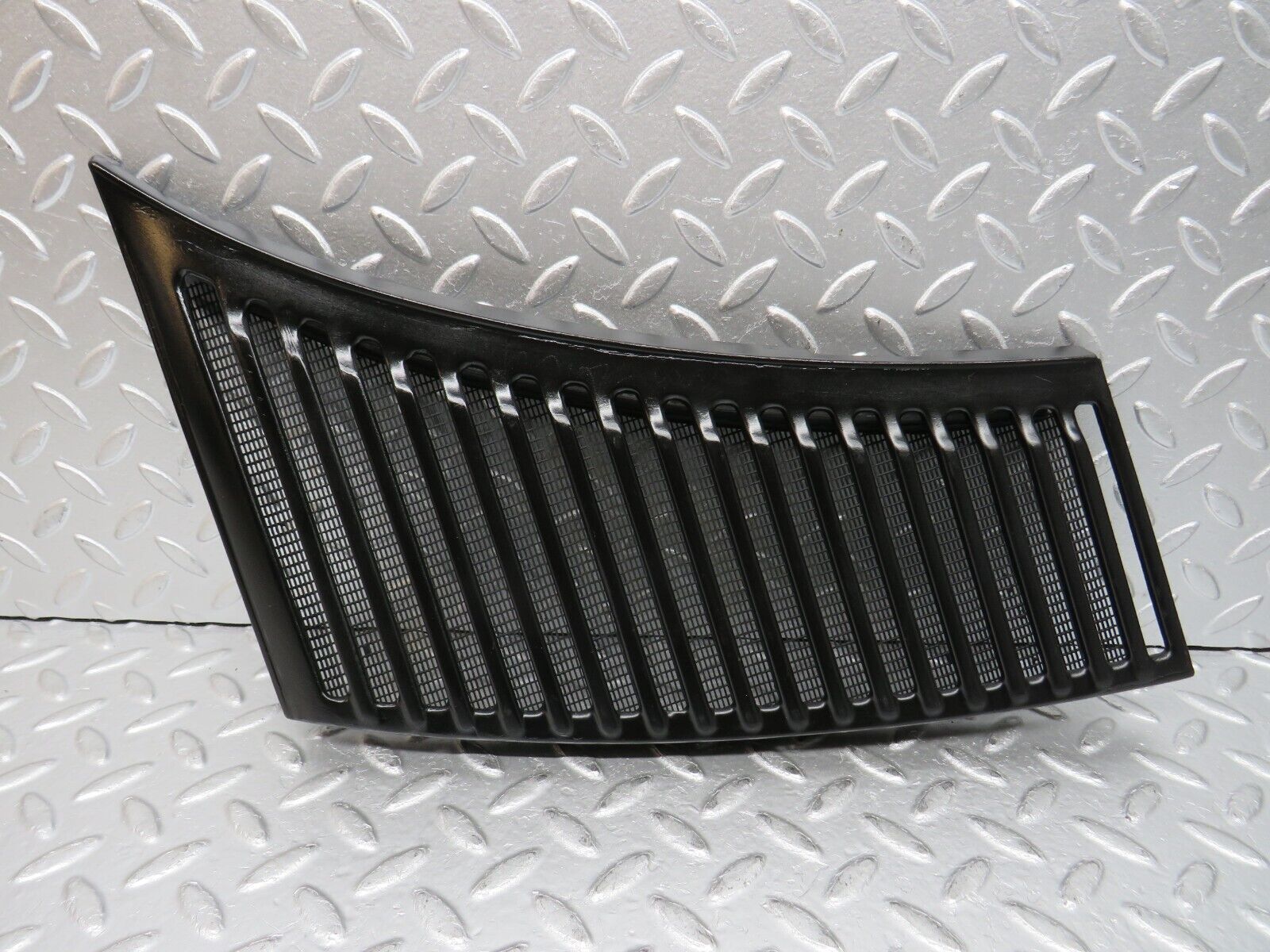 0837 Mercedes-Benz C107 350SLC Coupe Air Intake Grill Right Side