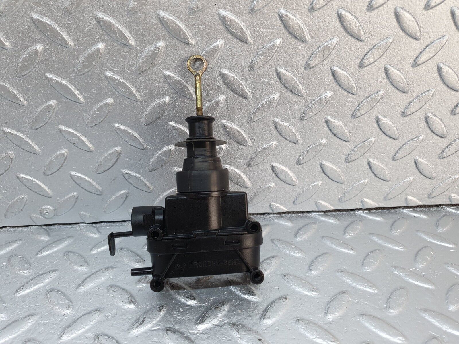 41558 Mercedes-Benz W124 200E Left Door Lock Vacuum Actuator