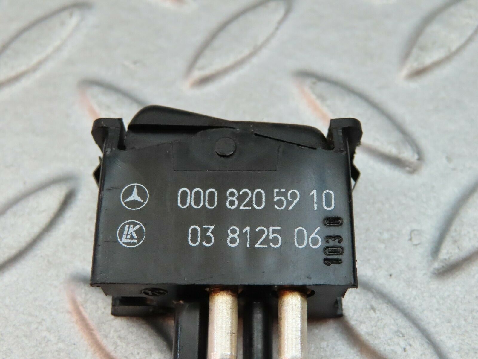 5798 Mercedes-Benz W123 200 Interior Light Switch 0008205910