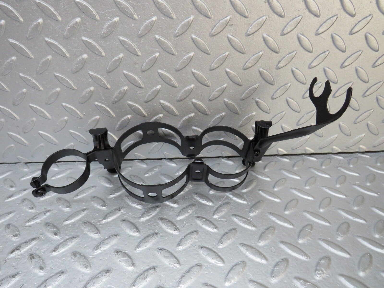 36779 Mercedes-Benz W201 190E 2.0L Fuel Pump Fuel Filter Bracket