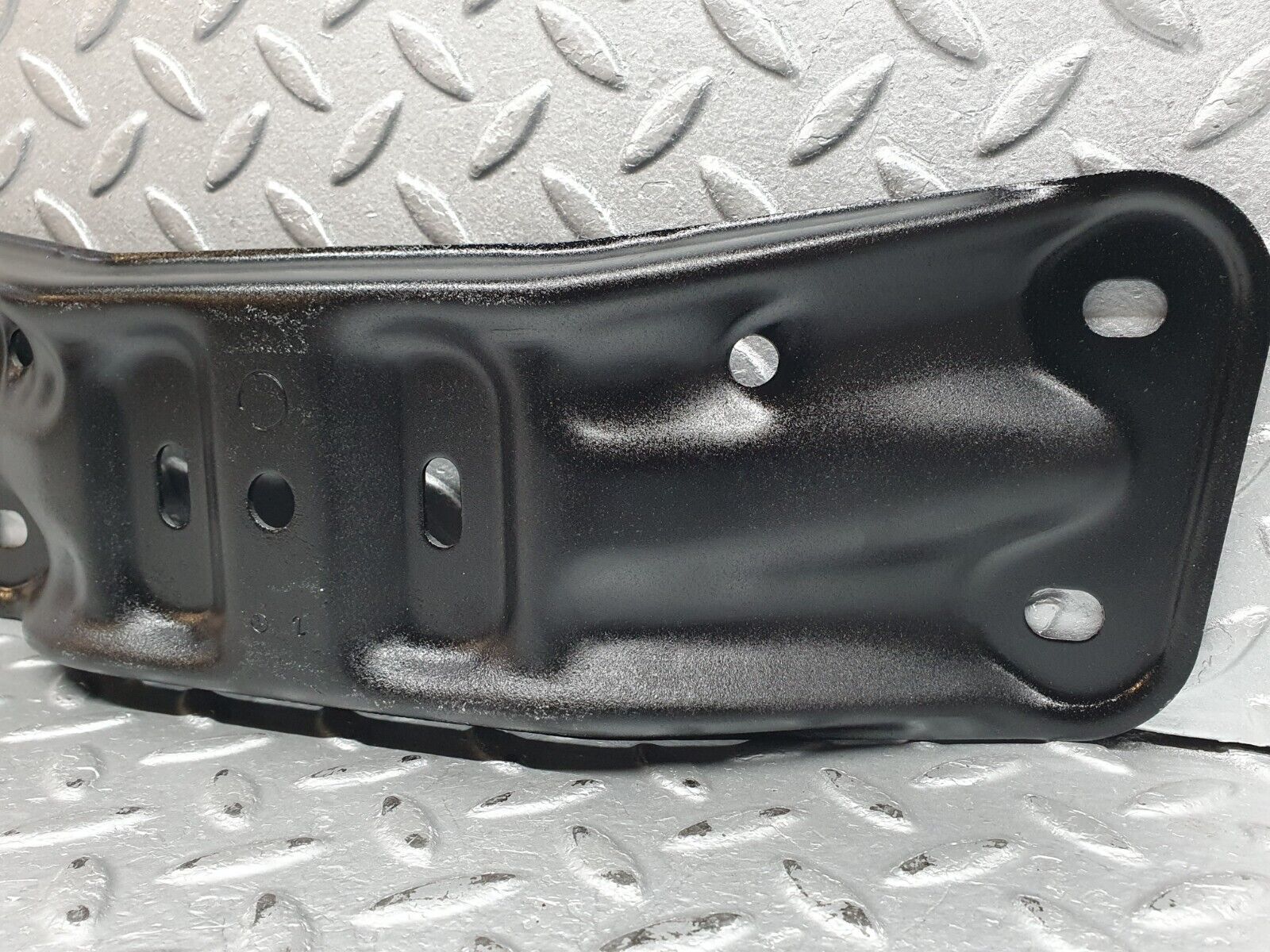 41148 Mercedes-Benz W126 300SE Gearbox Mount Bracket