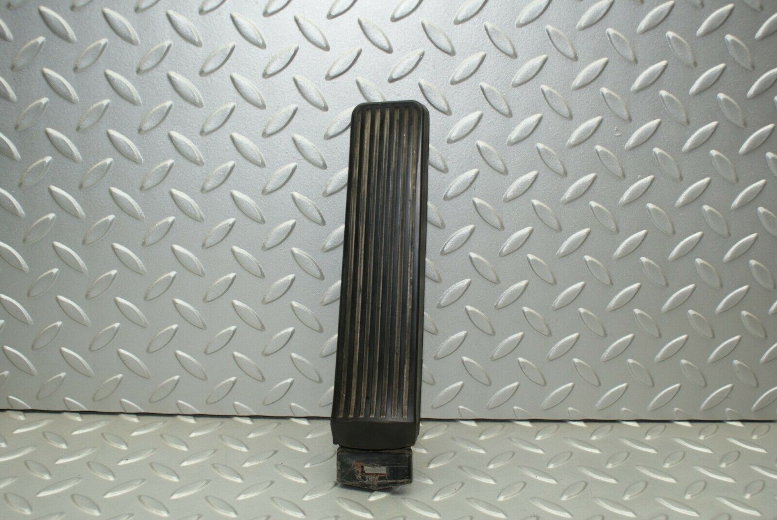 3227 Mercedes-Benz W115 220D Accelerator Gas Pedal With Rubber 1153010382