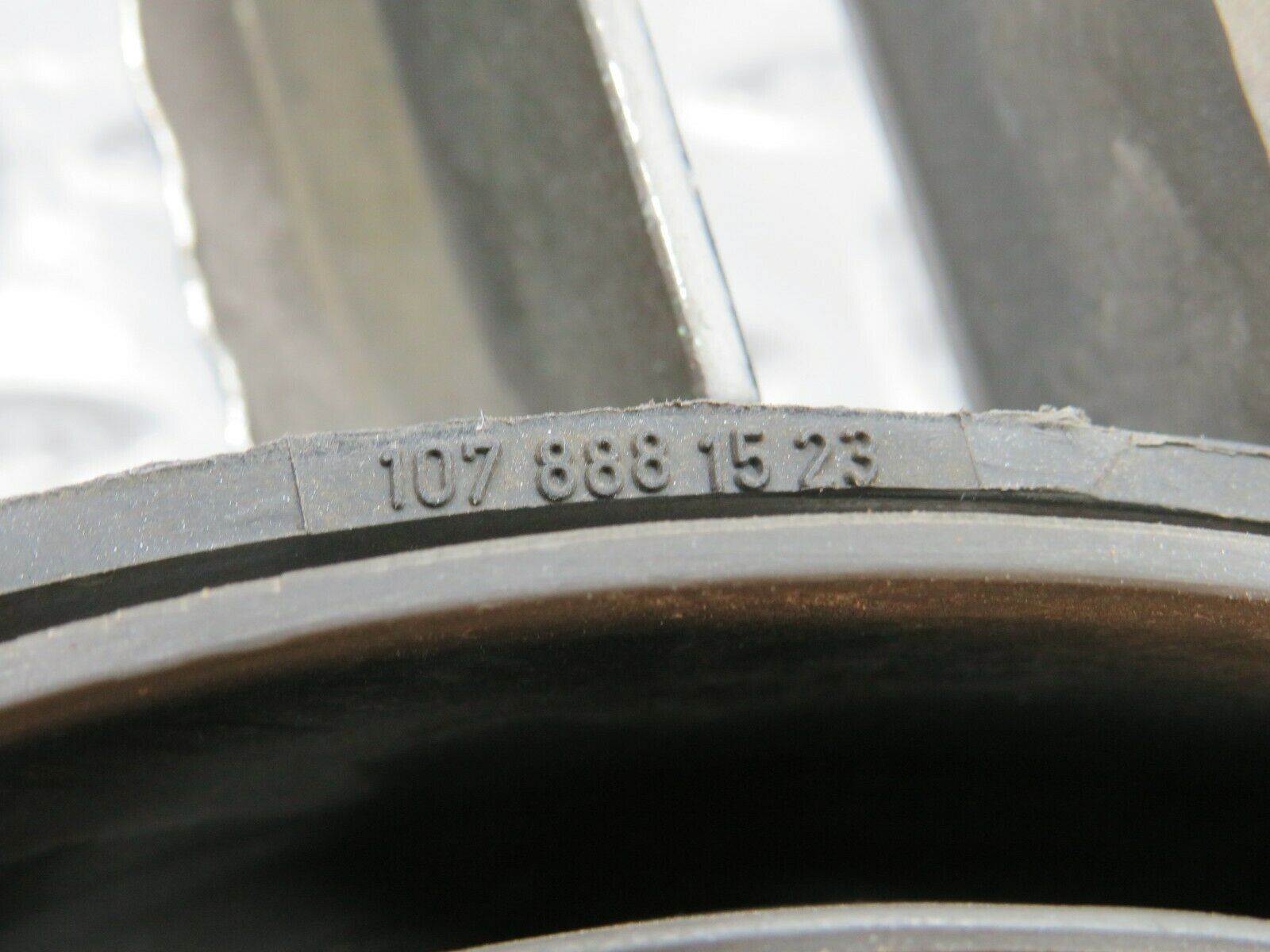 22852 Mercedes-Benz C107 450SLC Coupe Bonnet Grill 1078881523