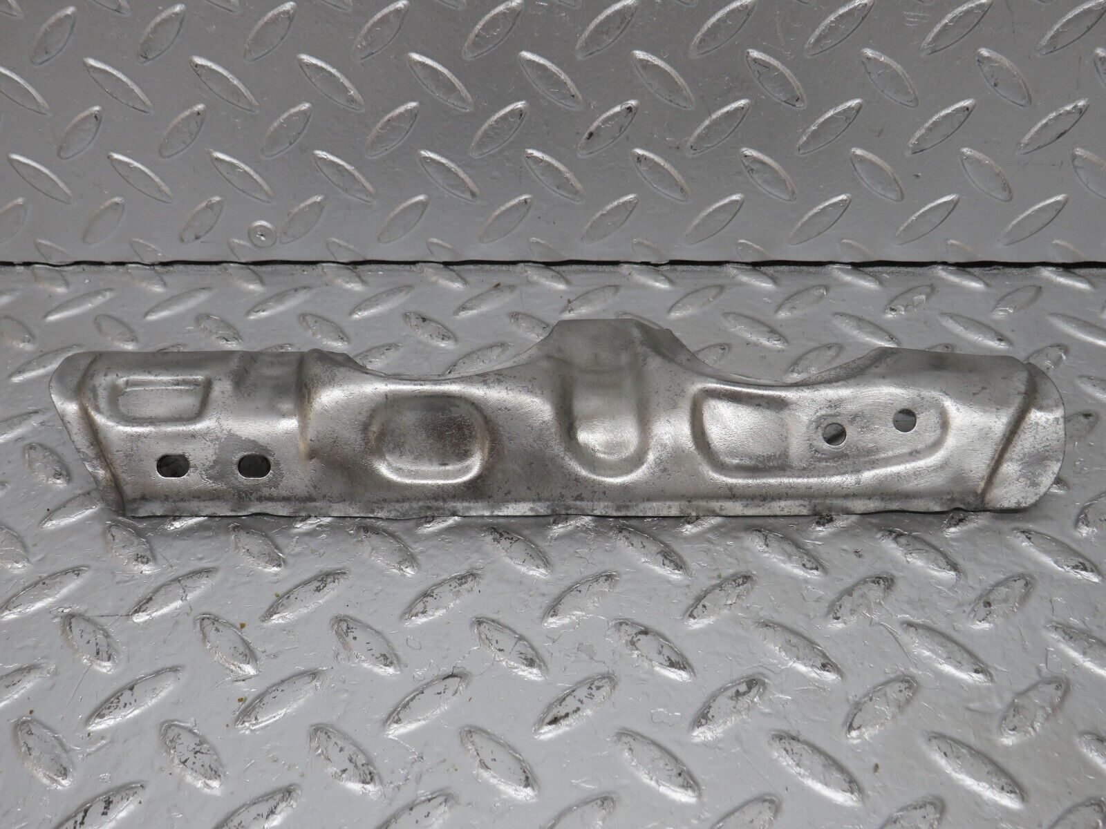 33126 Mercedes-Benz W126 380 V8 M116 Exhaust Manifold Heat Shield