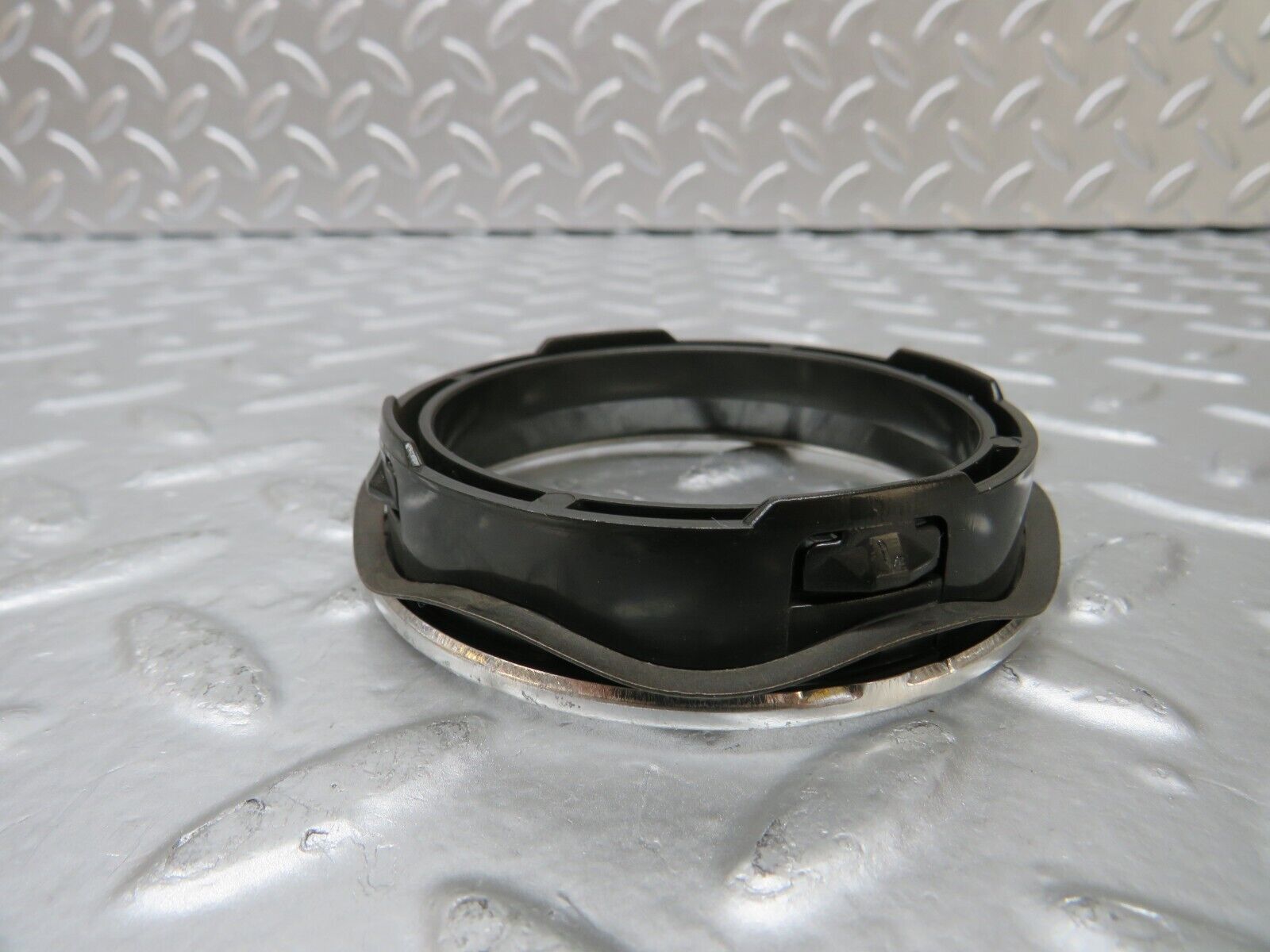 25595 Mercedes-Benz W123 200 Dashboard Air Vent Chrome Bezel