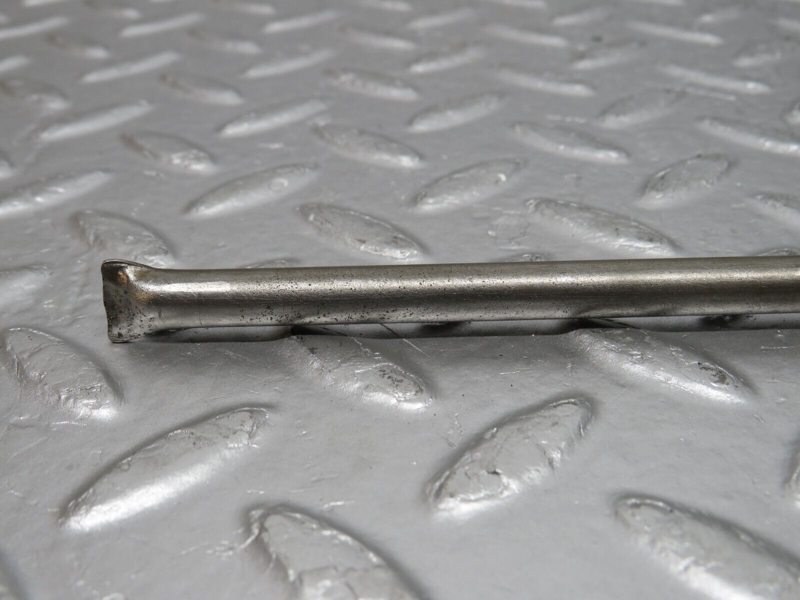 32274 Mercedes-Benz C123 240D Coupe Camshaft Oil Tube