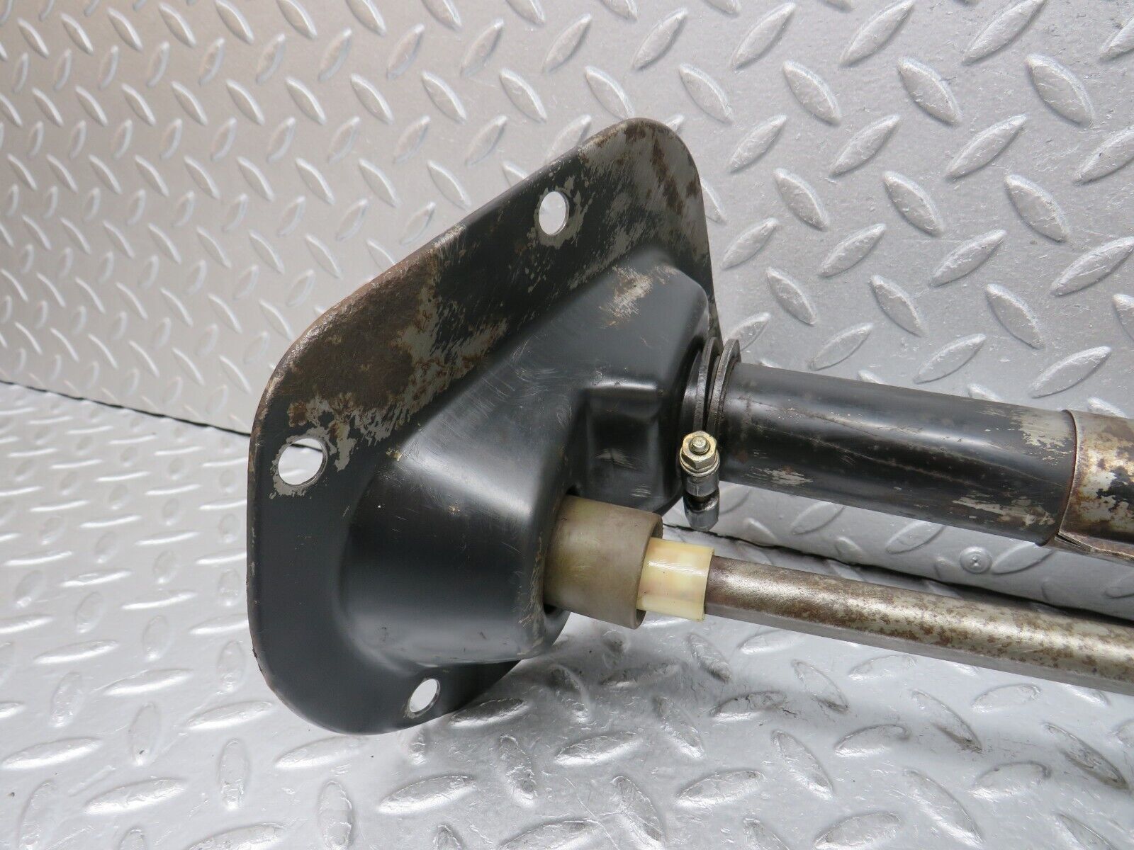 37579 Mercedes-Benz W109 300SEL Steering Column 108 R