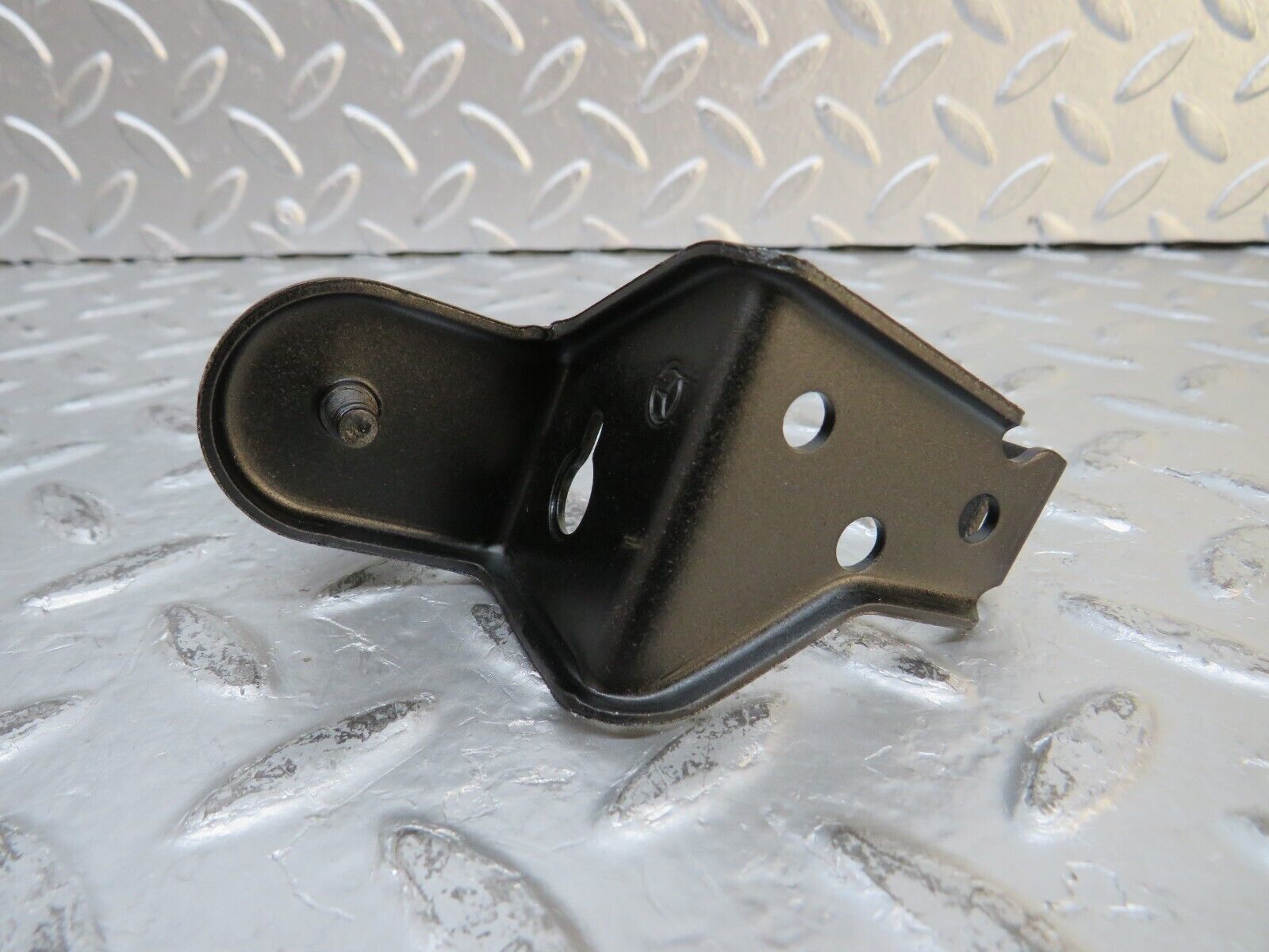 29933 Mercedes-Benz W123 230E Air Filter Housing Bracket