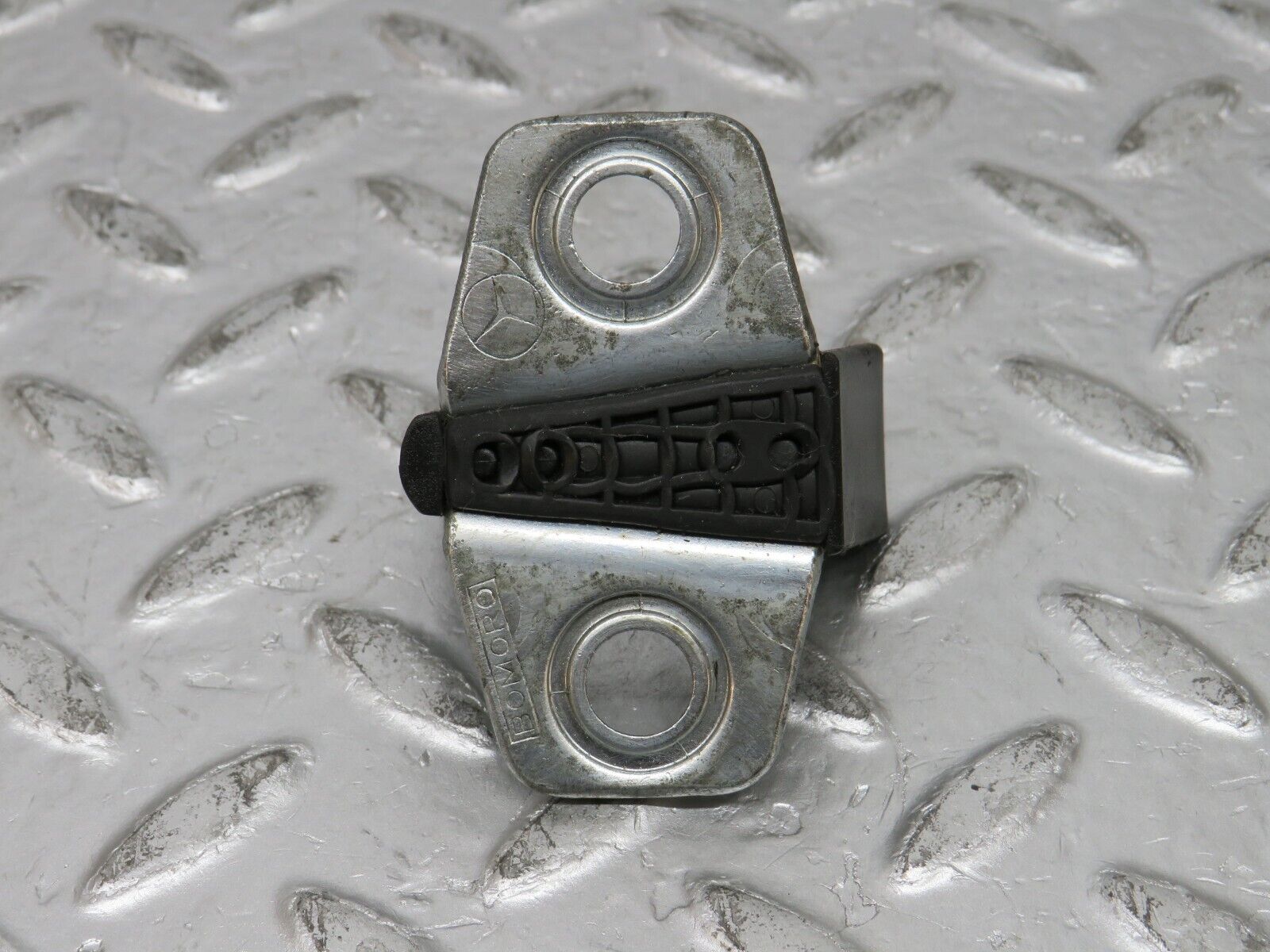 32377 Mercedes-Benz S124 300TE Wagon Door Lock Latch