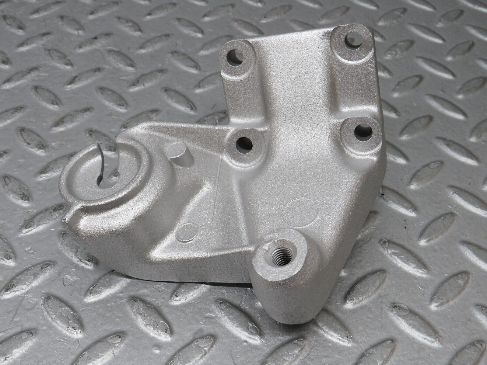 36352 Mercedes-Benz W126 420SE Engine Mount Bracket Right Side 1162235504