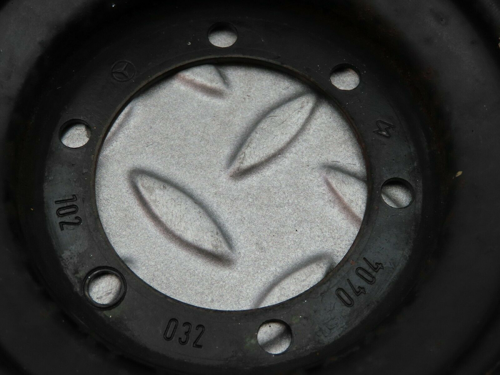 5950 Mercedes-Benz W123 200 Crankshaft Pulley 1020320404