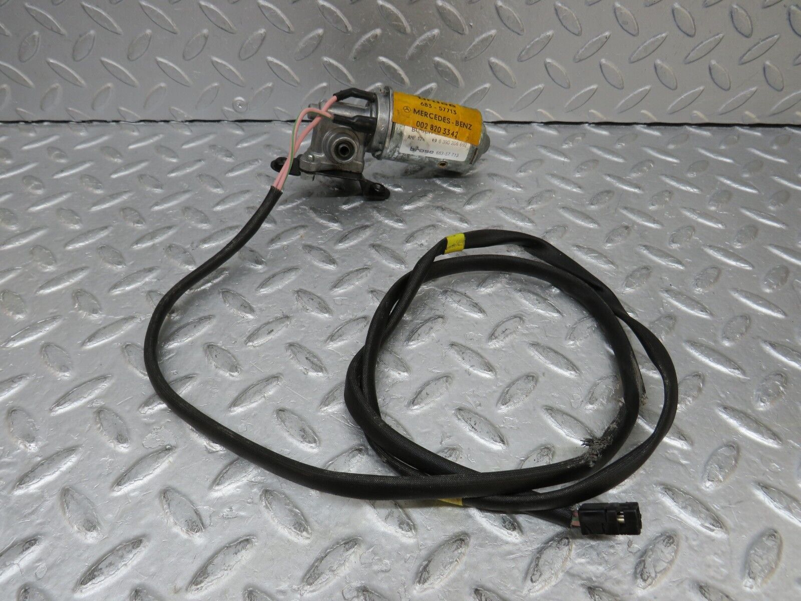 37067 Mercedes-Benz C126 420SEC Coupe Headrest Adjustment Motor Left Side