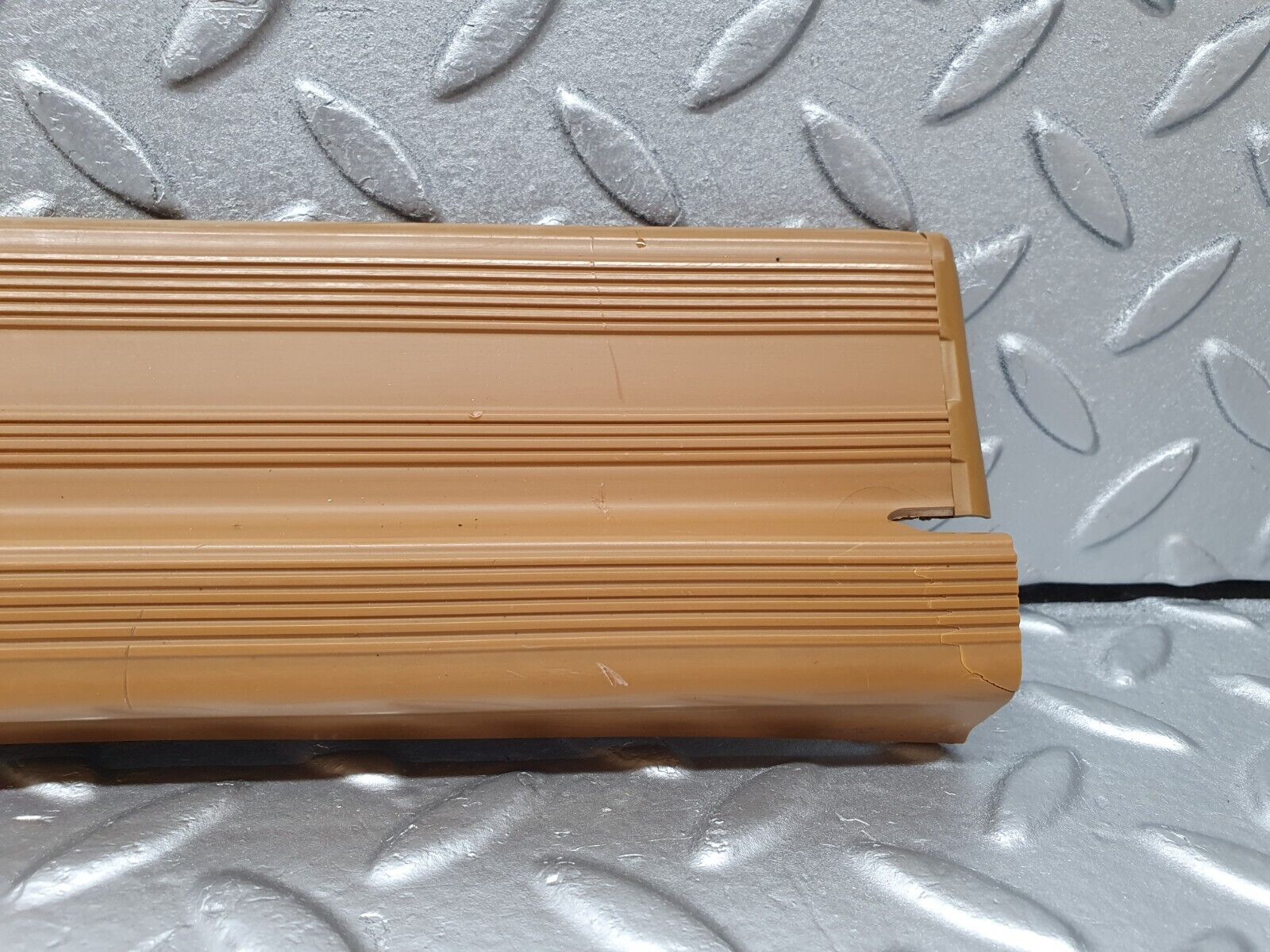 41417 Mercedes-Benz W124 200E Front Right Door Sill Trim Palomino