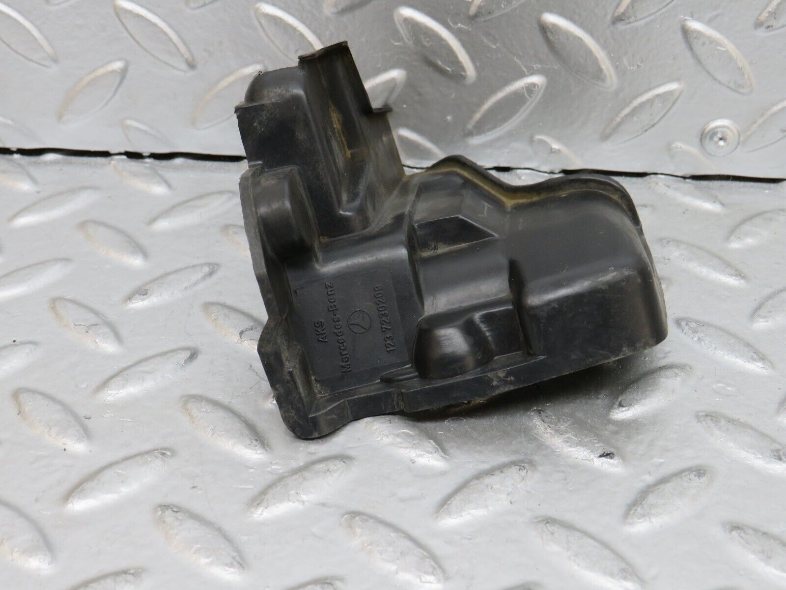 27926 Mercedes-Benz W123 280E Front Right Door Lock Mechanism Cover 123723020