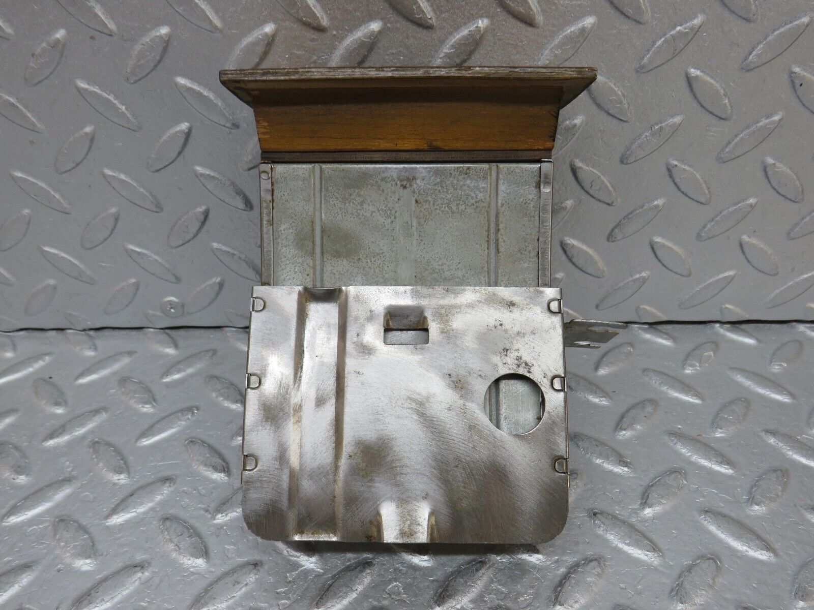 37552 Mercedes-Benz W109 300SEL Centre Console Ashtray Wood Finish