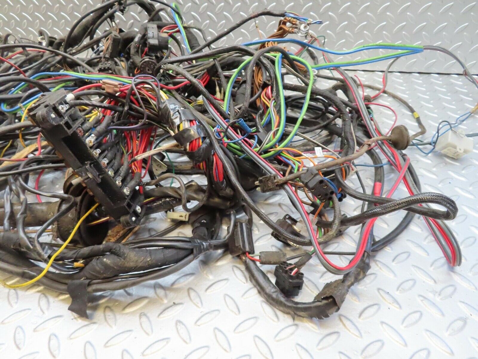 16142 Mercedes-Benz W123 280E Engine Chassis Body Wire Wiring Harness