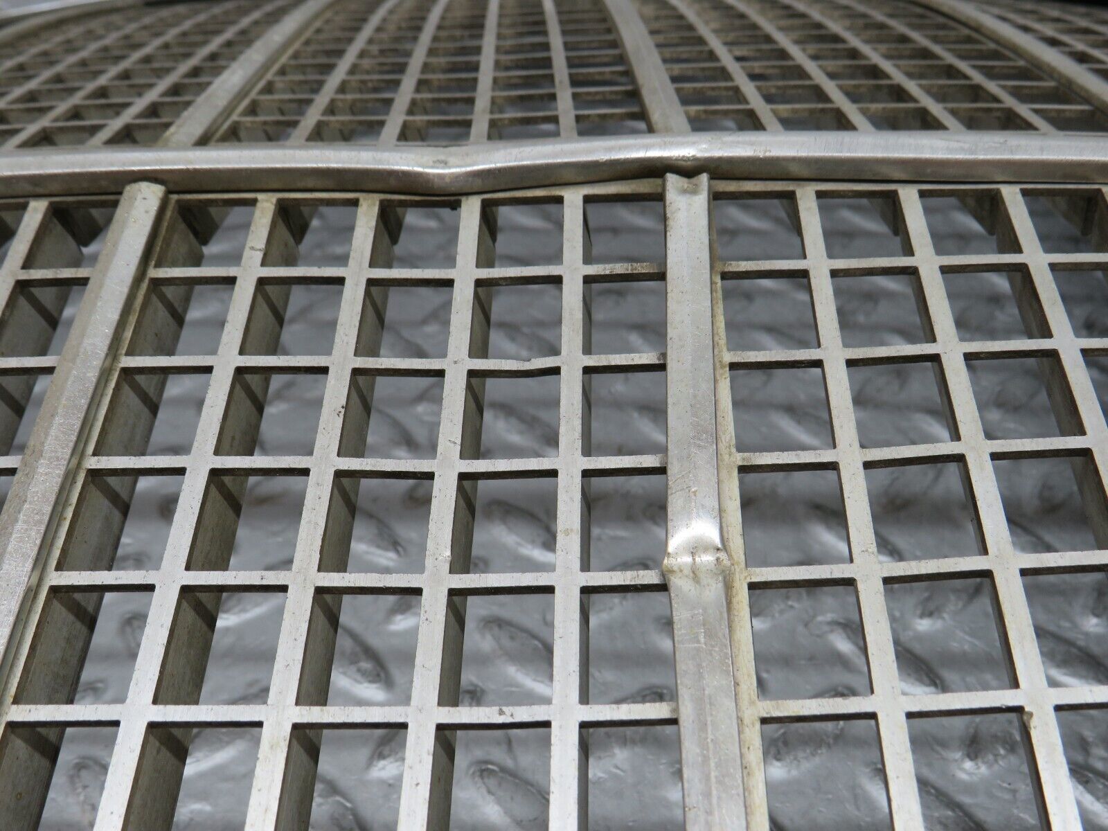 35837 Mercedes-Benz W108 Bonnet Grill Chrome