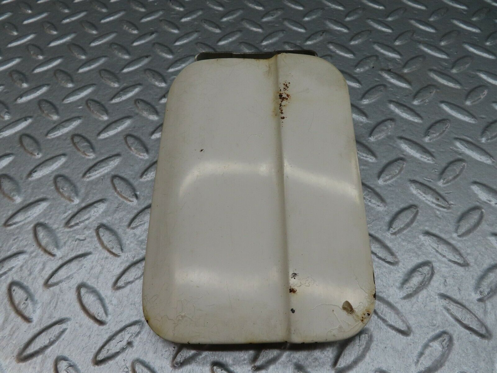 18052 Mercedes-Benz W123 200 Fuel Tank Flap Cap 1235840039