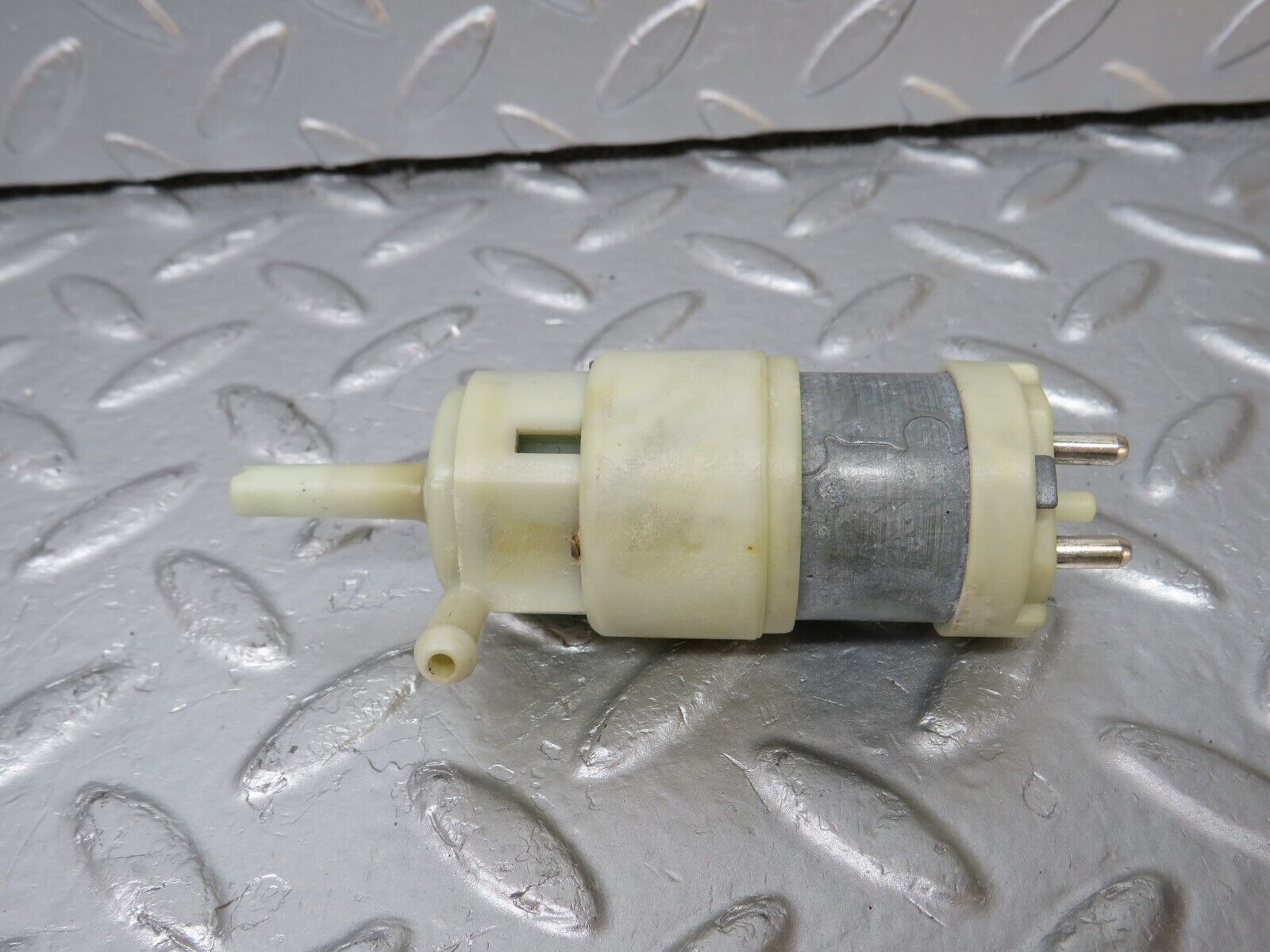 34402 Mercedes-Benz C126 380SEC Coupe Windscreen Washer Pump Hella