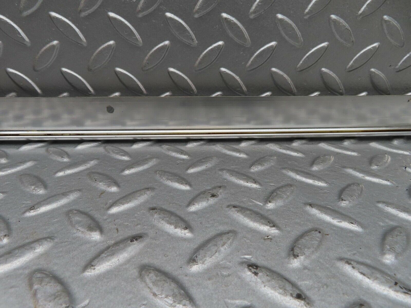 14320 Mercedes-Benz W116 350SE Roof Chrome Moulding Trim Left Side