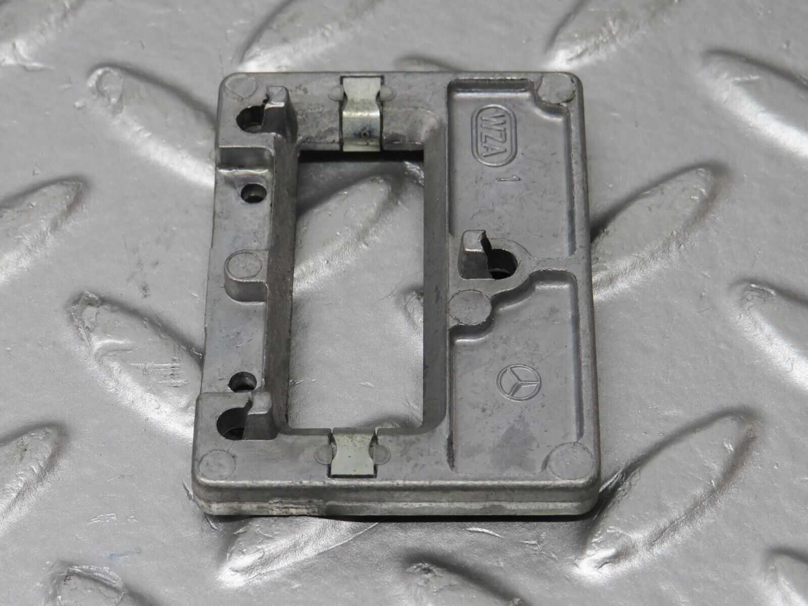 33941 Mercedes-Benz W124 260E Rear View Mirror Mount Bracket