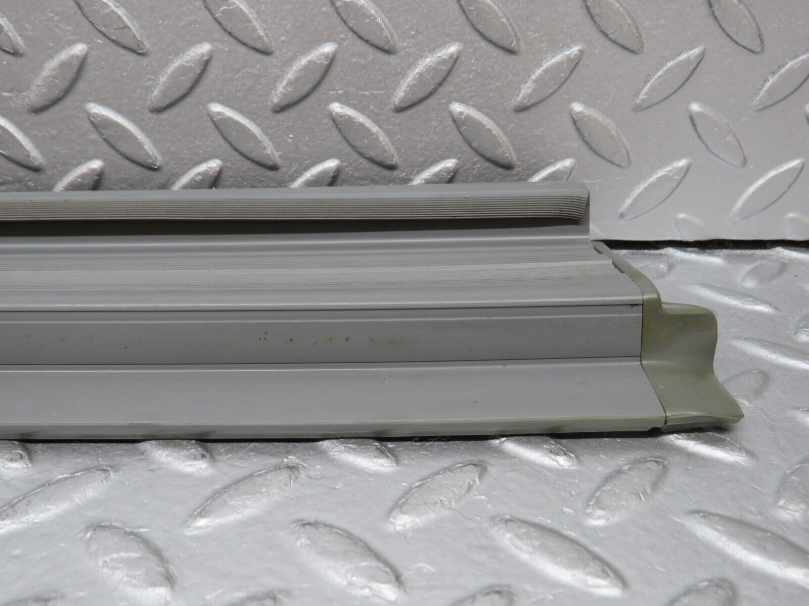 35991 Mercedes-Benz W126 420SE Rear Right Door Sill Trim Grey