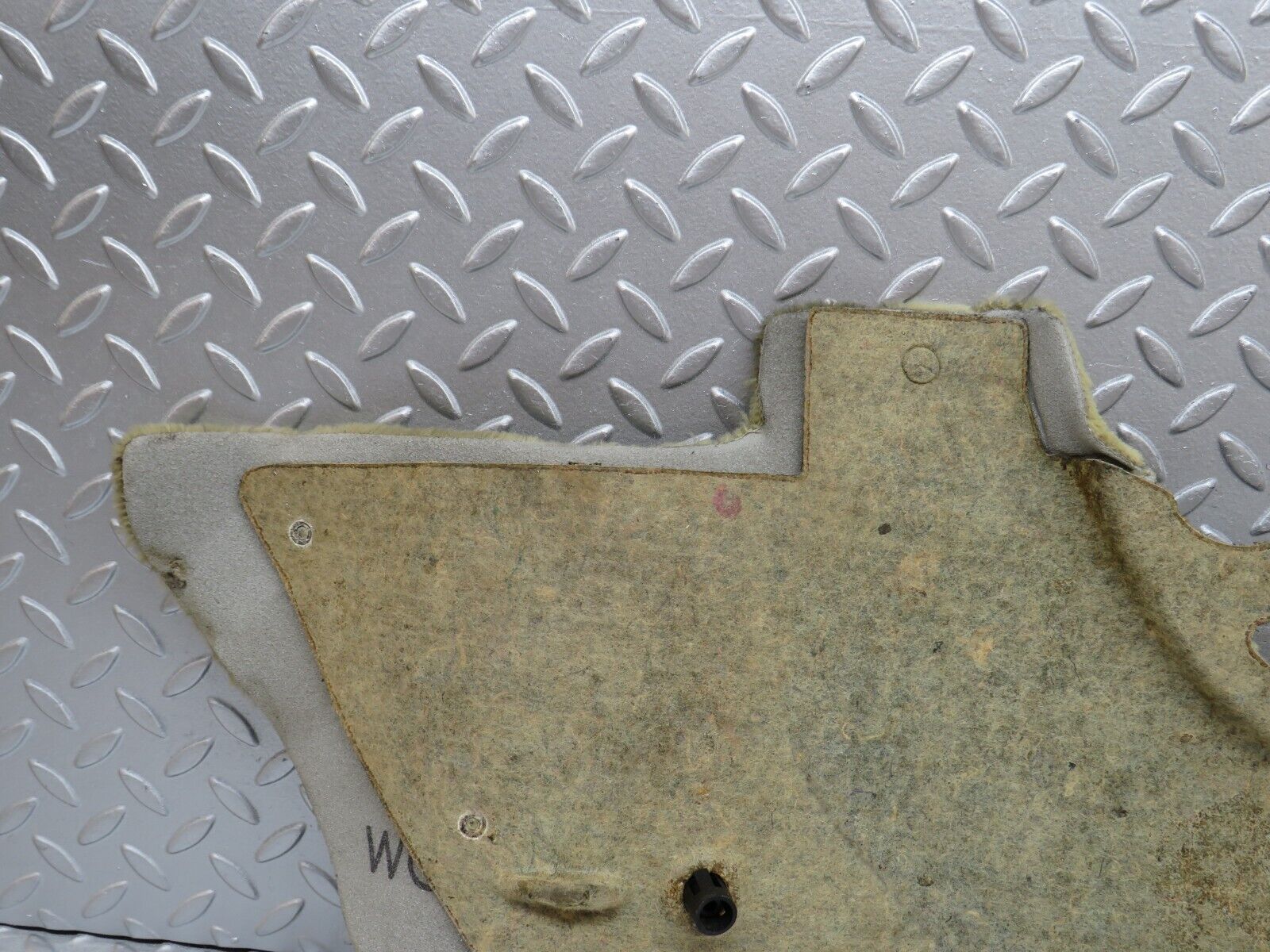 36591 Mercedes-Benz W201 190E 2.0L Centre Console Carpet Right Side Beige