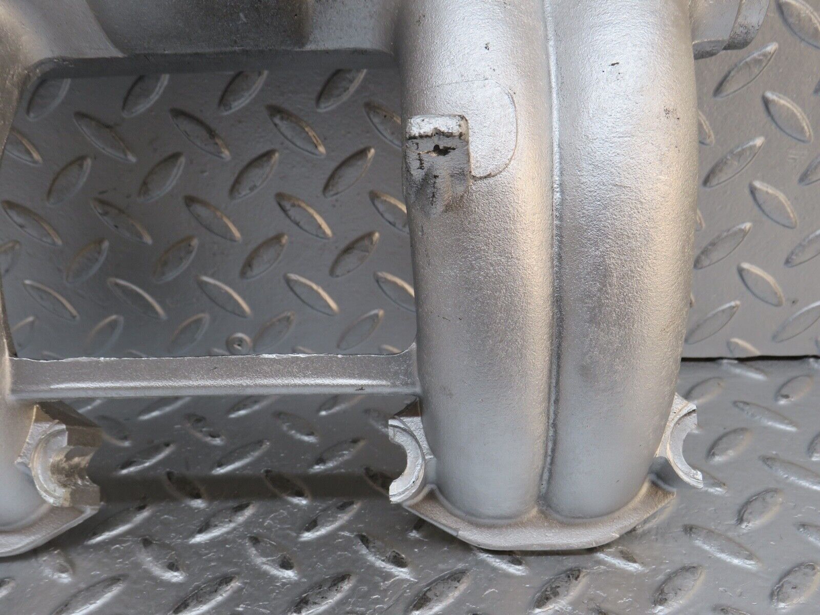 0342 Mercedes-Benz W123 220D Intake Manifold 6151410201