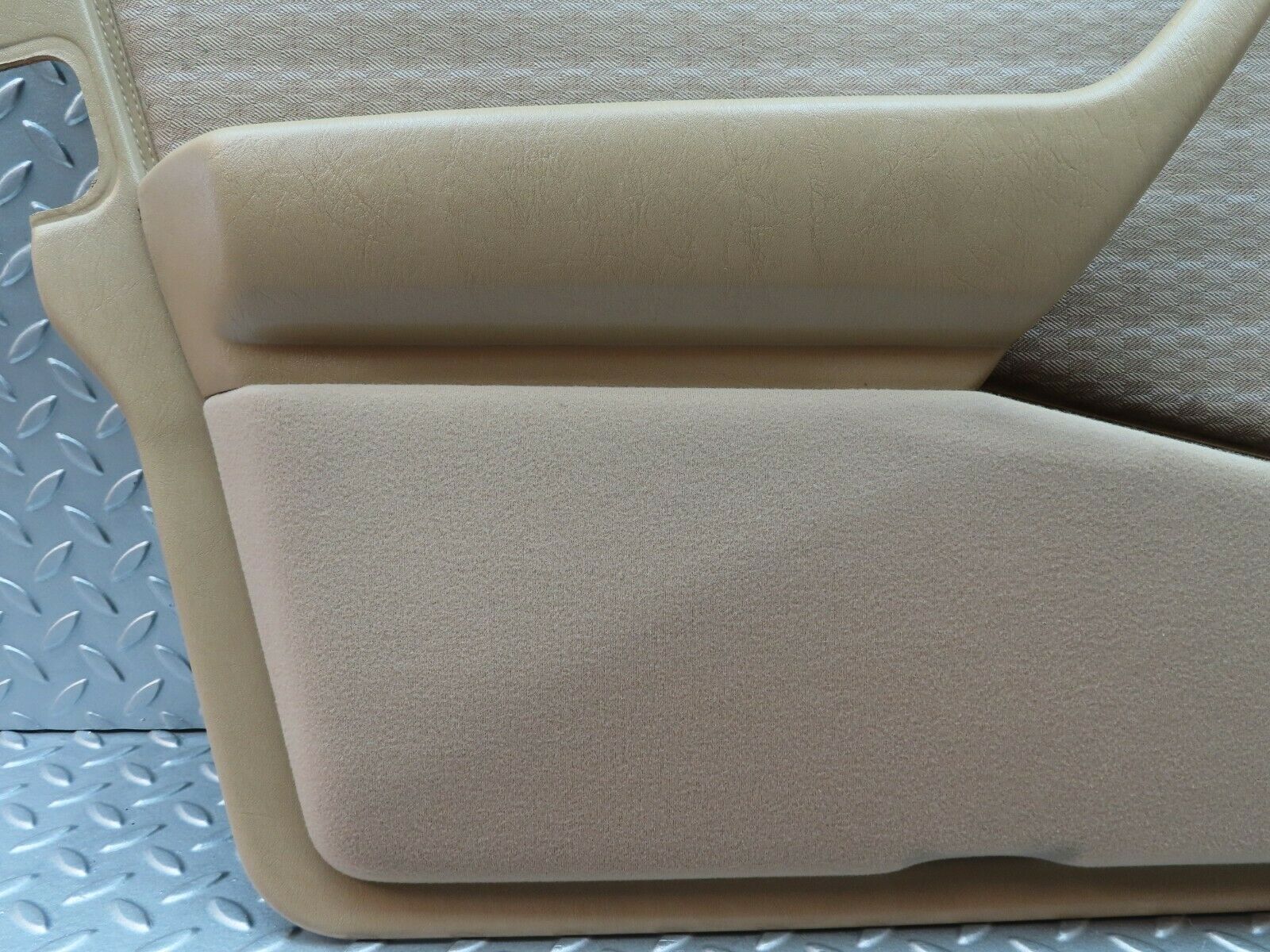 5262 Mercedes-Benz W124 230E Front Left Door Card Beige 1247271370