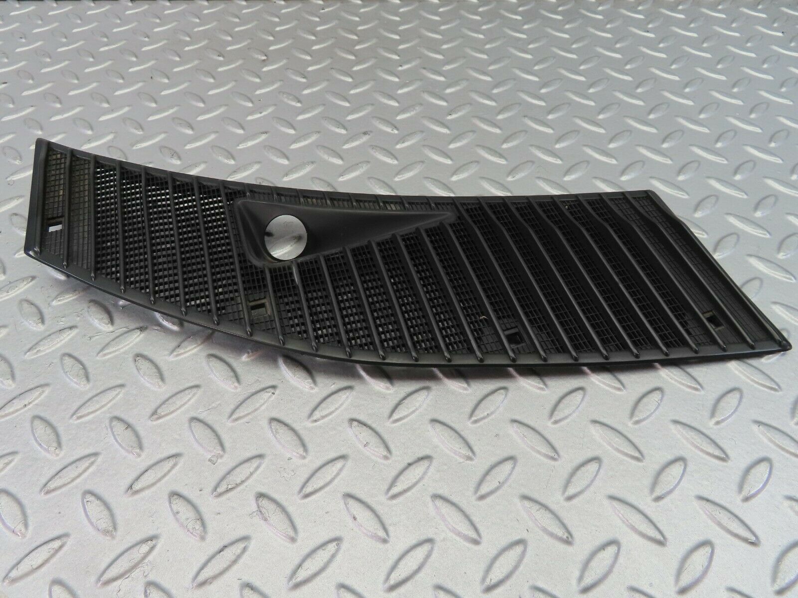 7570 Mercedes-Benz S123 230TE Wagon Air Intake Grill Right Side 1238363065
