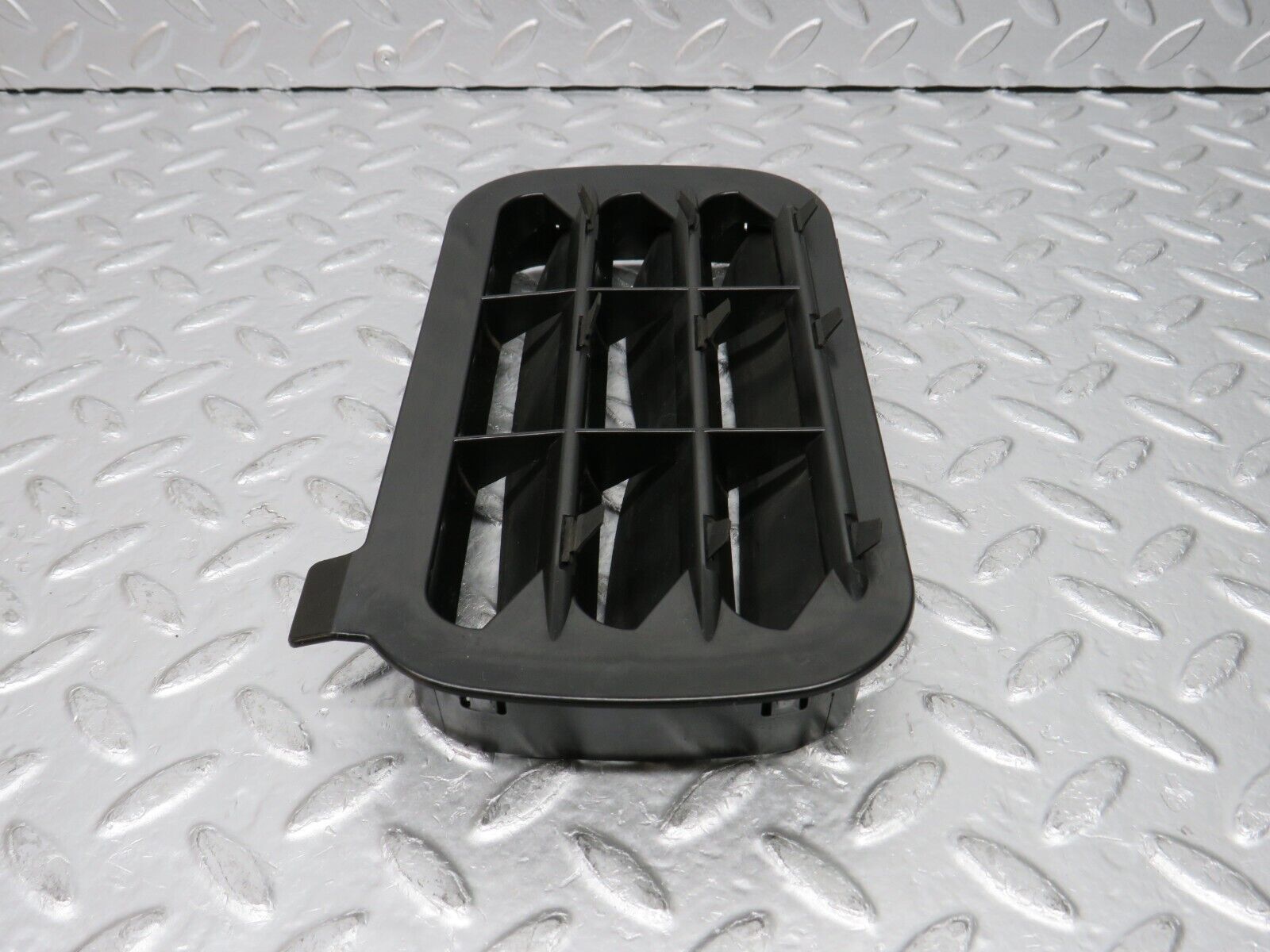 31390 Mercedes-Benz S124 220TE Wagon Air Intake Vent 1248370230 1248370242