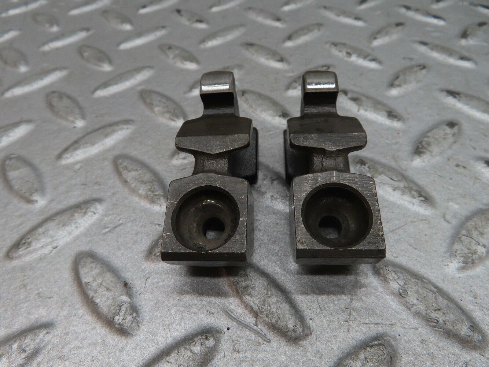 17861 Mercedes-Benz W116 450SEL Valve Rocker Arm