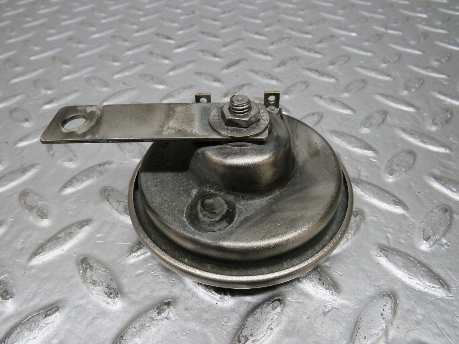 30617 Mercedes-Benz W201 190E 2.0L Horn Hella 002952