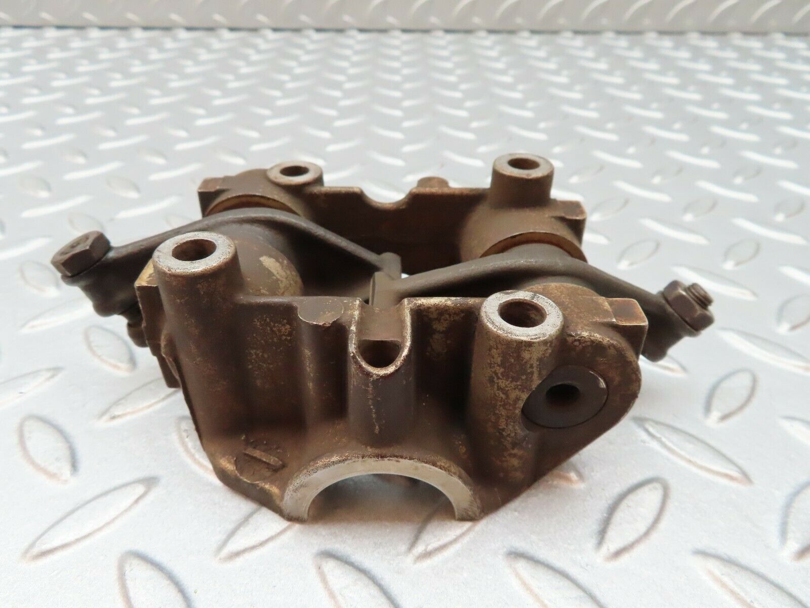 3889 Mercedes-Benz S123 200T Wagon Rocker Arms Camshaft Bearing Block 1020512110