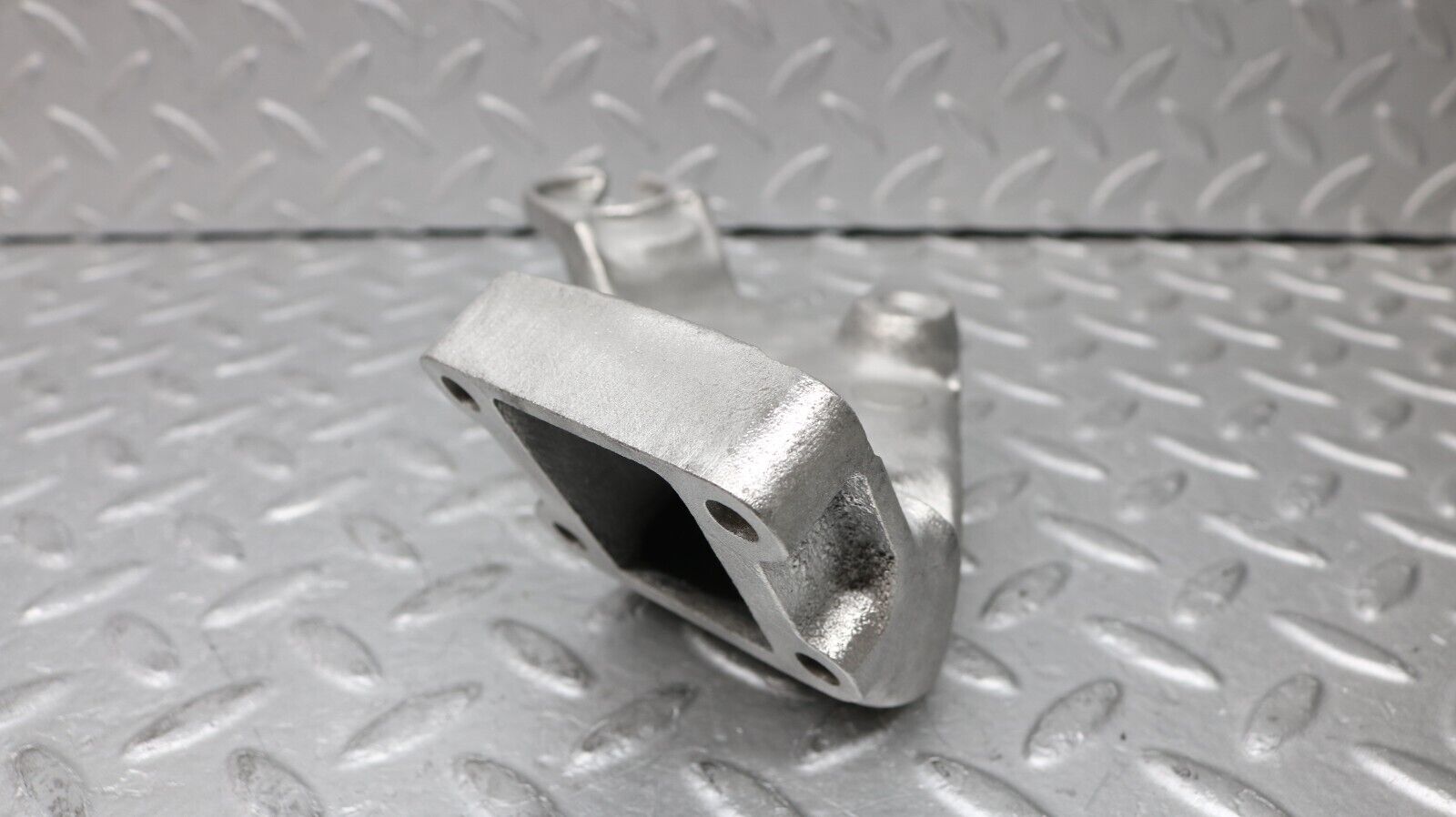 37221 Mercedes-Benz C126 420SEC Coupe Engine Mount Bracket Left 1162235004