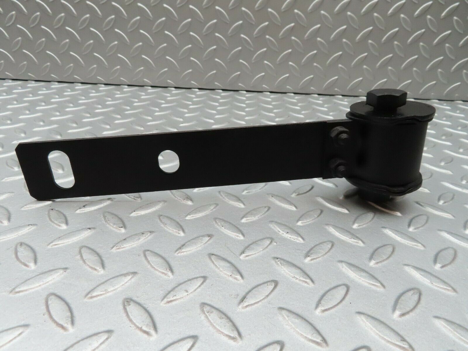 3605 Mercedes-Benz W108 280SE Stabilizer Bar Mounting Front Axle