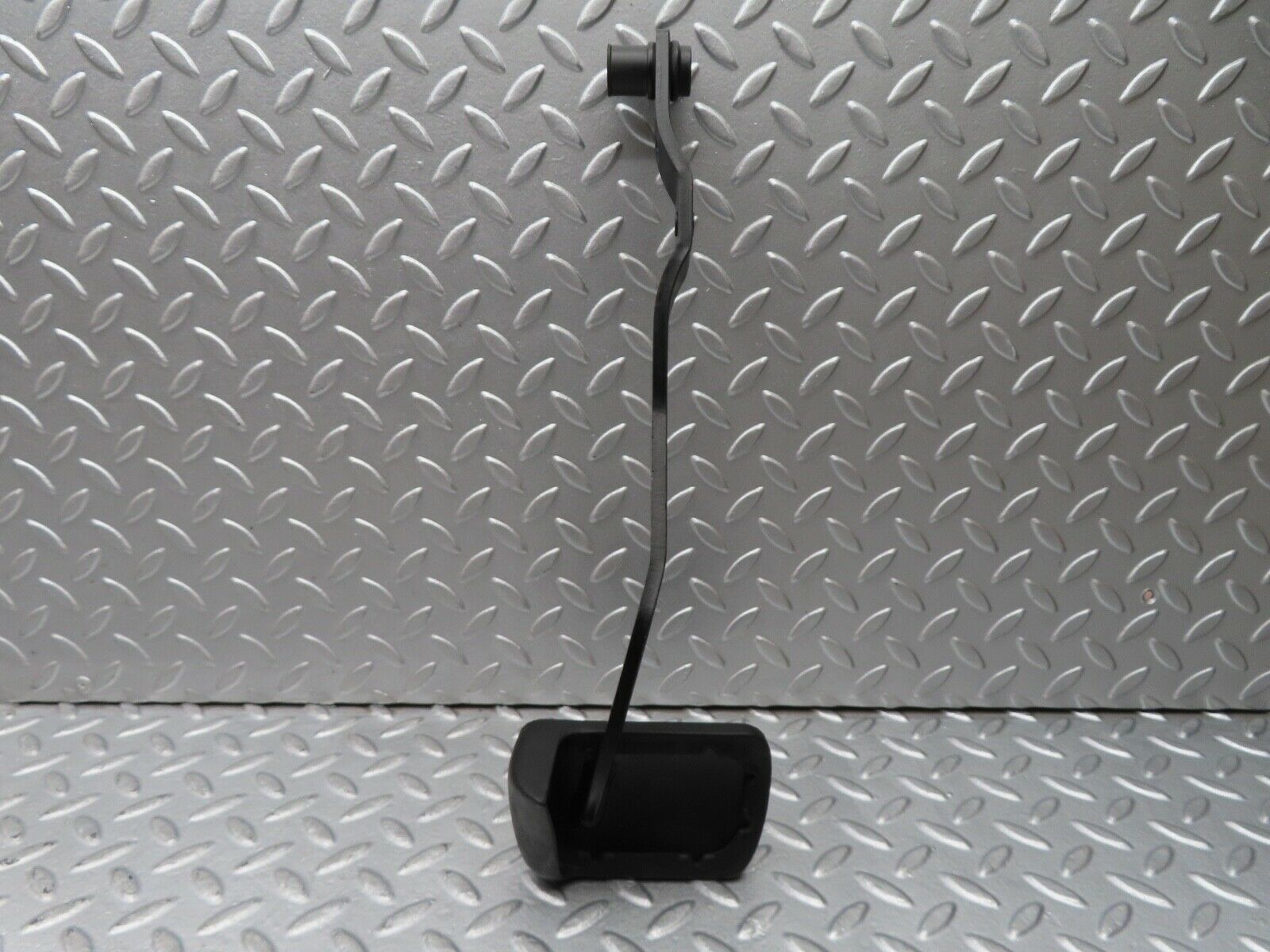 16965 Mercedes-Benz C123 280CE Coupe Brake Pedal With Rubber 1232910082