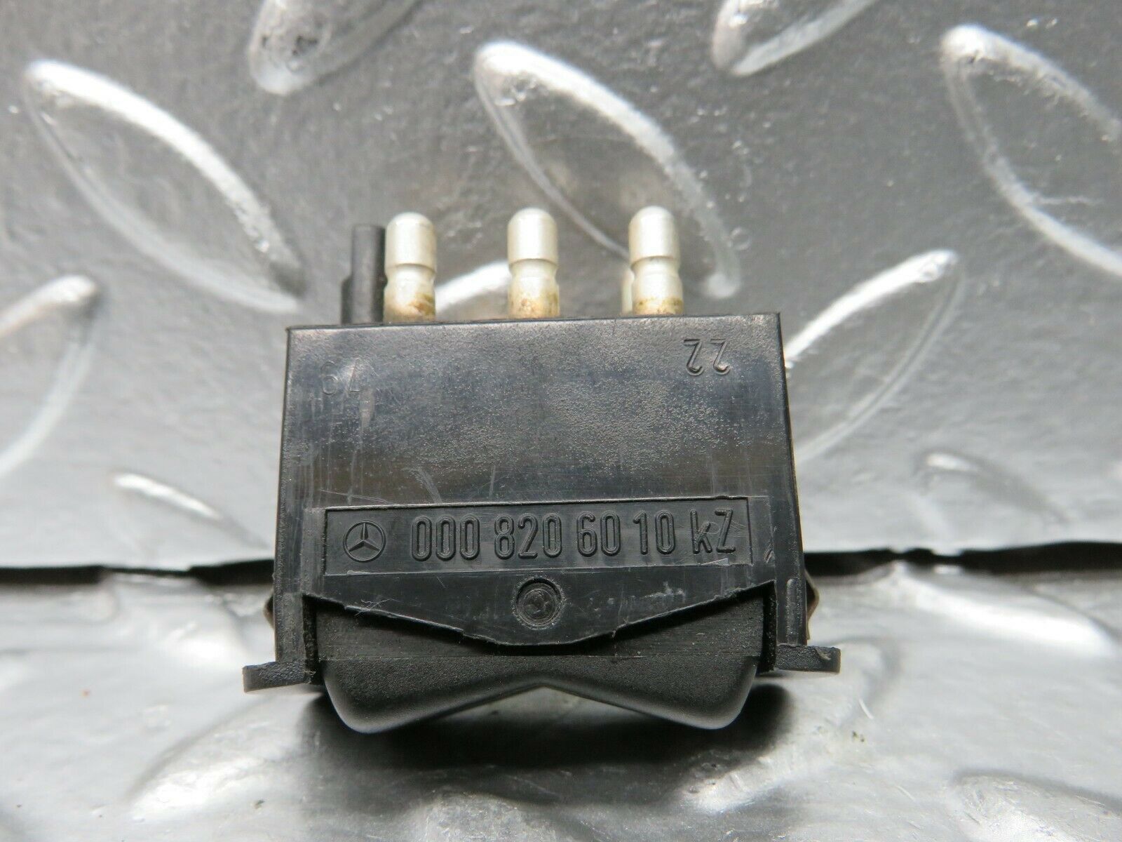 22779 Mercedes-Benz C107 450SLC Coupe Rear Heated Window Switch 0008206010