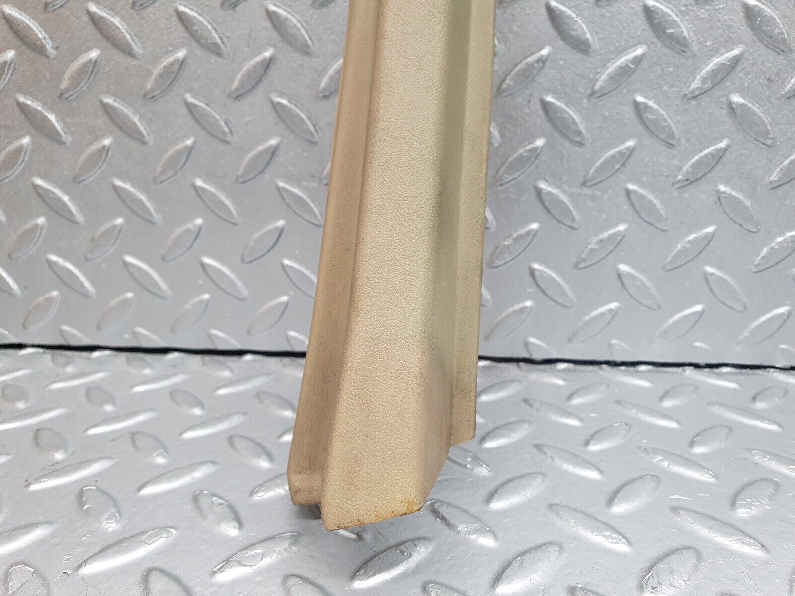 40977 Mercedes-Benz W126 300SE Rear Right Door Window Frame Cover 1267350671