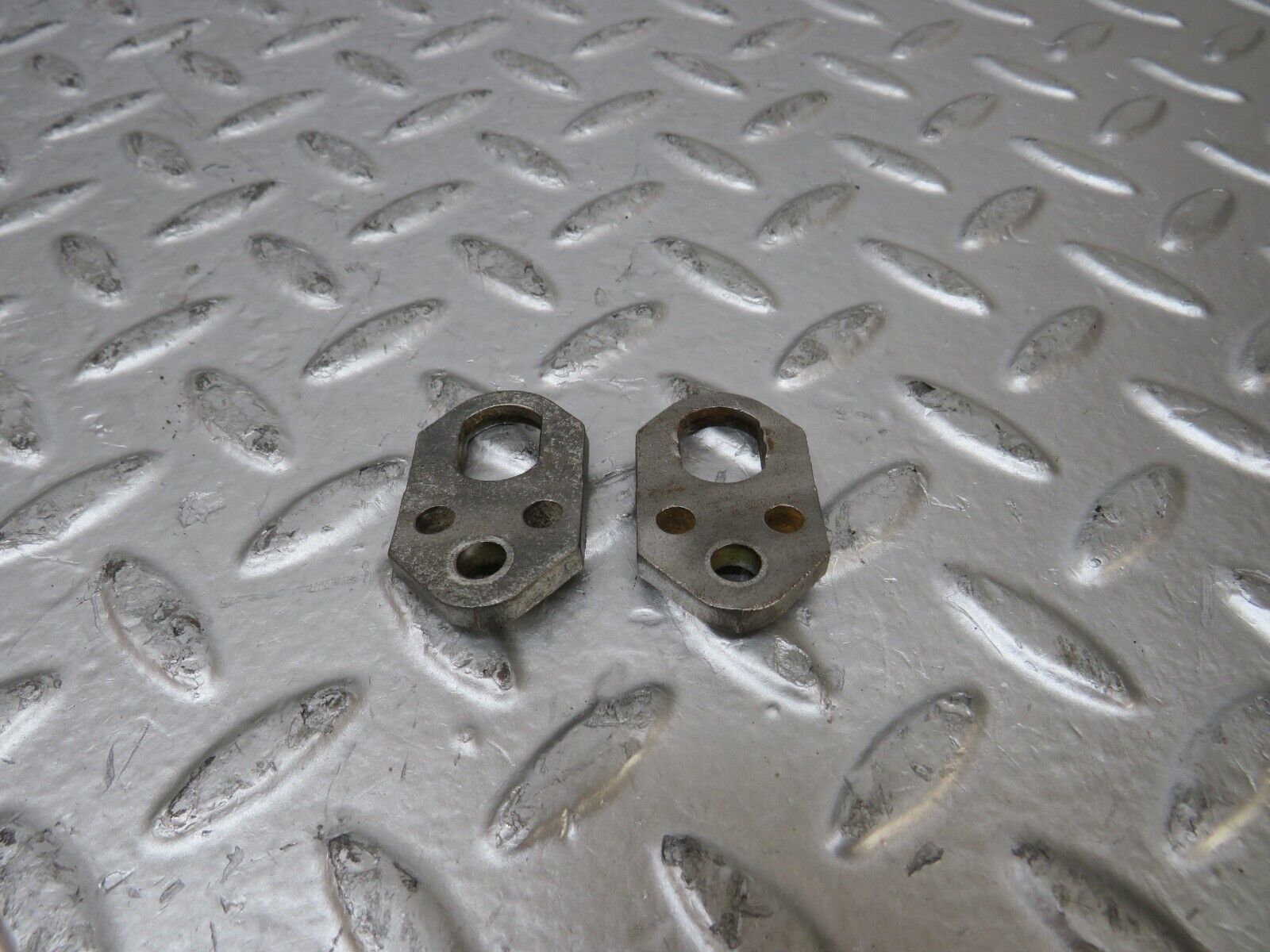 26260 Mercedes-Benz W116 450SE Fuel Injector Bracket 2 pcs