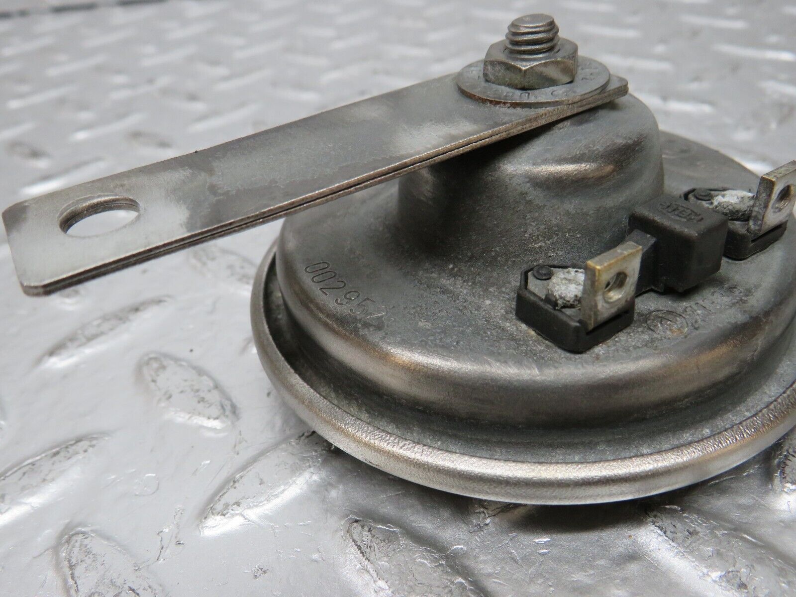 30618 Mercedes-Benz W201 190E 2.0L Horn Hella 002952